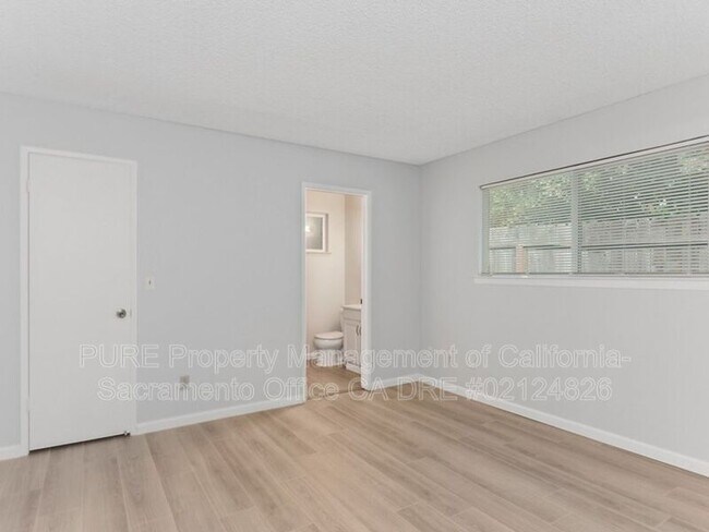 Foto del edificio - 5047 Sparrow Ct