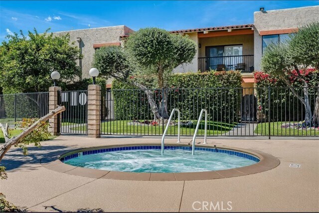 Foto principal - 1421 N Sunrise Way