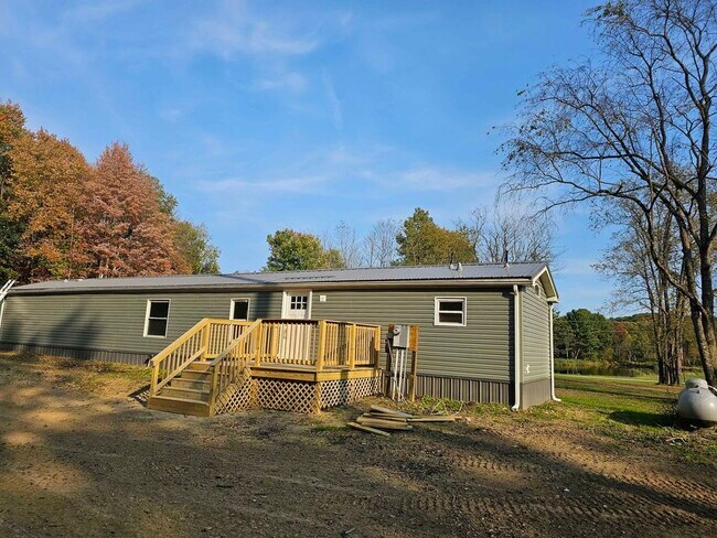 Building Photo - 13185 W Vernon Rd