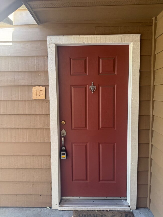 Photo - Beautiful 2 Bed, 1 Bathroom Lower-Level Co... Apartment