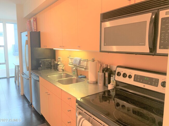 Foto del edificio - 7047 E Earll Dr