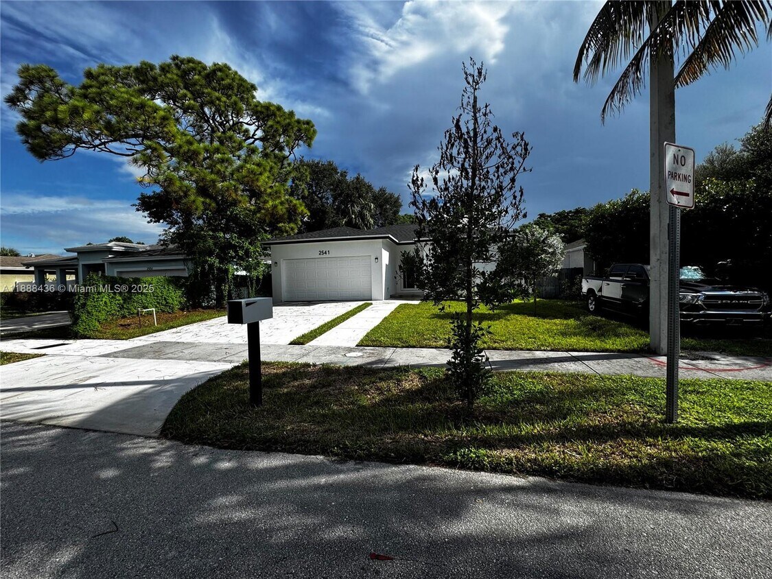 Foto principal - 2541 NW 9th St