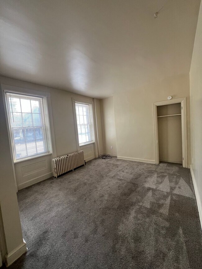 Foto del edificio - 128 S West St