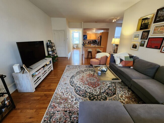 Foto del edificio - 2436-38 Brown St
