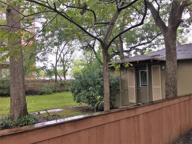 Building Photo - 1604 N Ruddell St