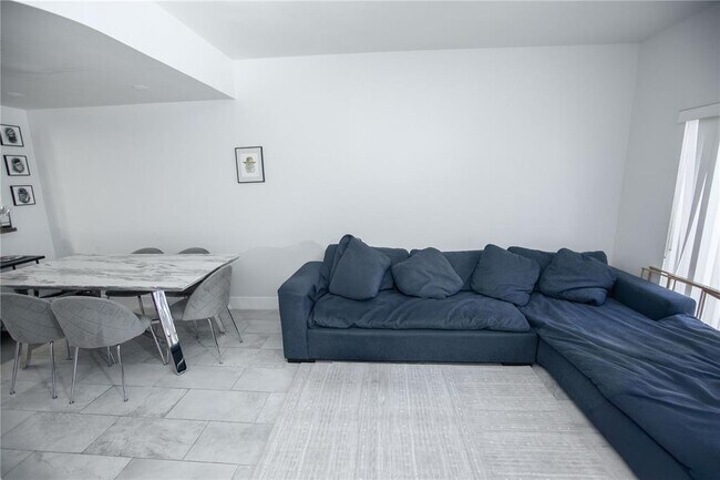 Foto del edificio - 4905 SW 31st Ter