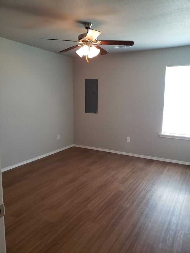 Building Photo - 2127 Ingalls Ln