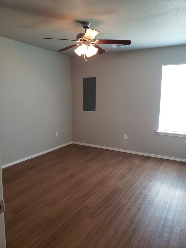 Foto del edificio - 2127 Ingalls Ln
