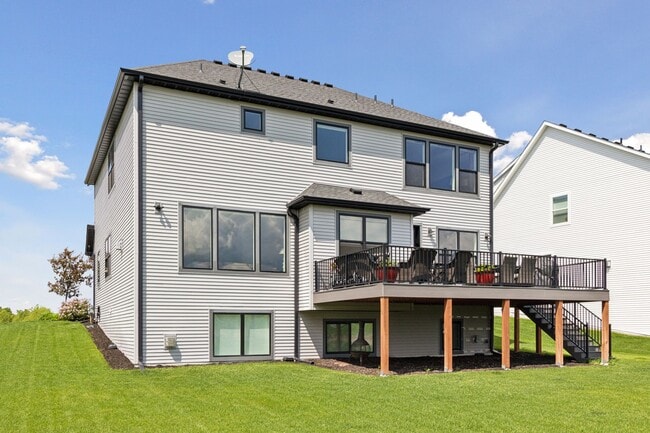 Building Photo - 2275 Lakeshore Point Dr N E
