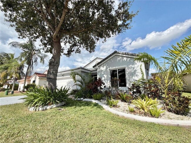 Building Photo - 415 NW 165th Ave