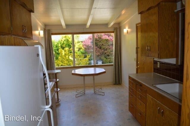 Foto del edificio - 2561-2563 Christensen Way
