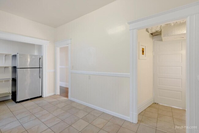 Building Photo - 1172 Stanyan St
