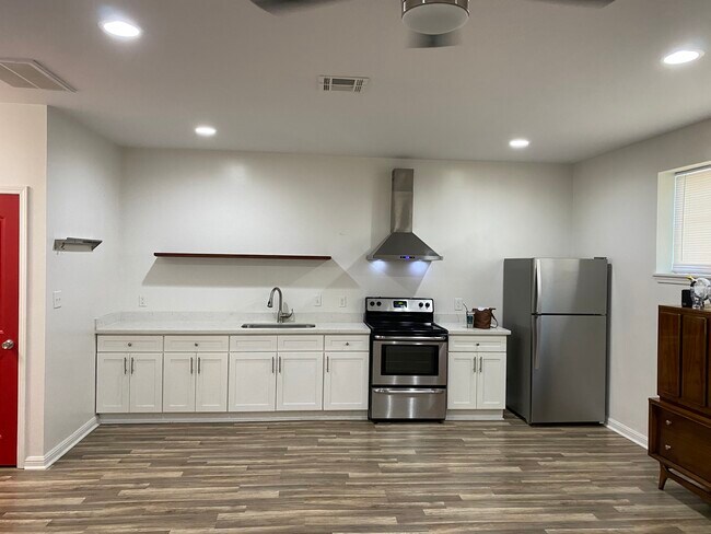 Kitchen - 1836 Lapeyrouse St