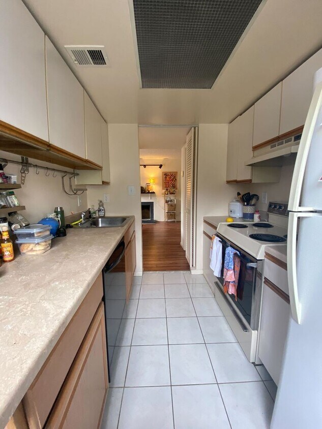 Two Spacious Bedrooms in the Heart of it All - Two Spacious Bedrooms in the Heart of it All
