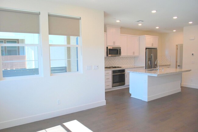 Building Photo - Luxury Modern Townhome In Sought After Bou...