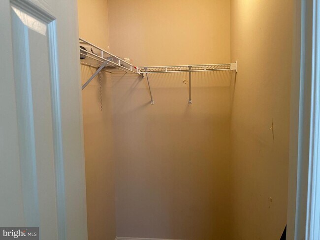 Building Photo - 3113 Somerset Dr