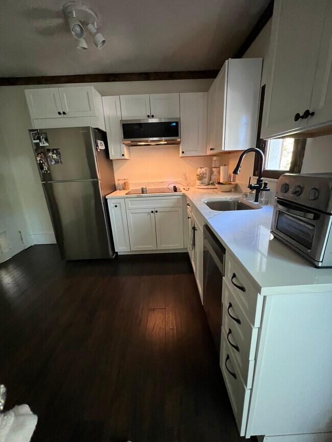 Building Photo - 1112 NW 4th Ave