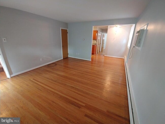 Building Photo - 8113 Ryers Ave