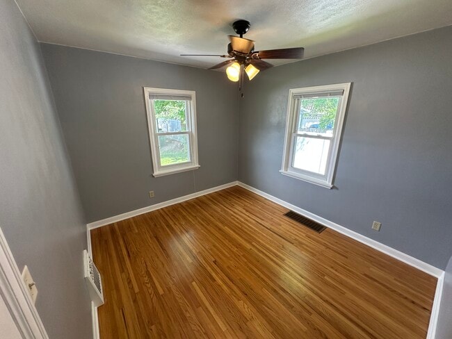 Bedroom 2 - 104 Everett St N