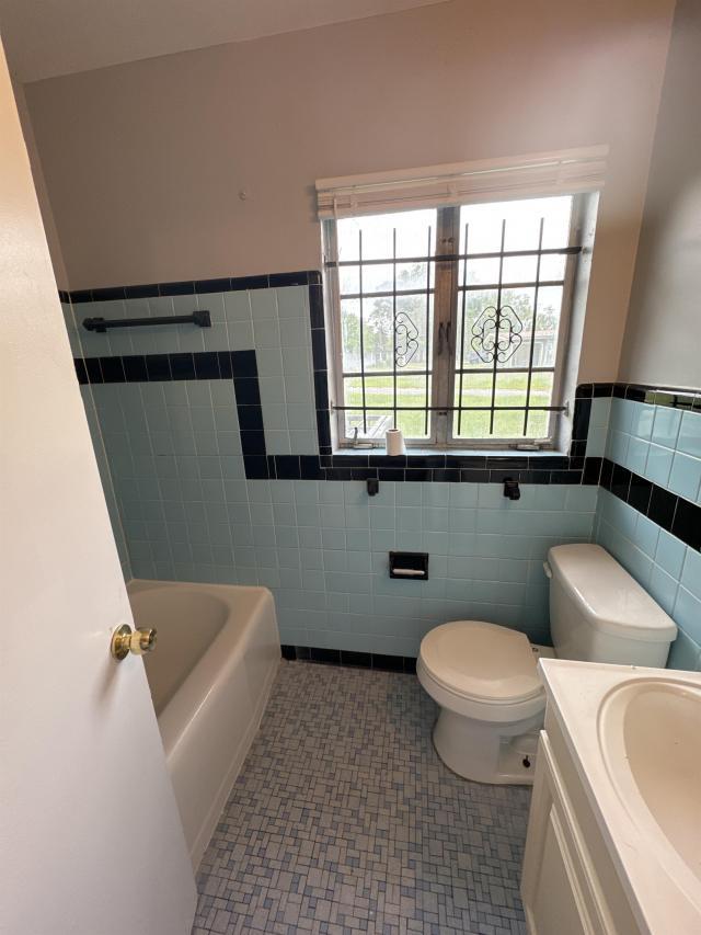Building Photo - 3 bedroom in Jacksonville FL 32208