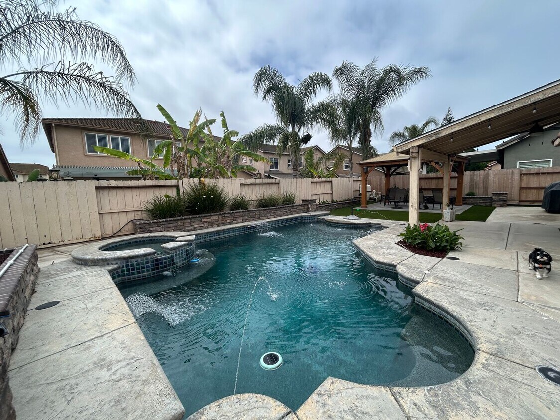 Foto del edificio - 3052 Red Oak Ct