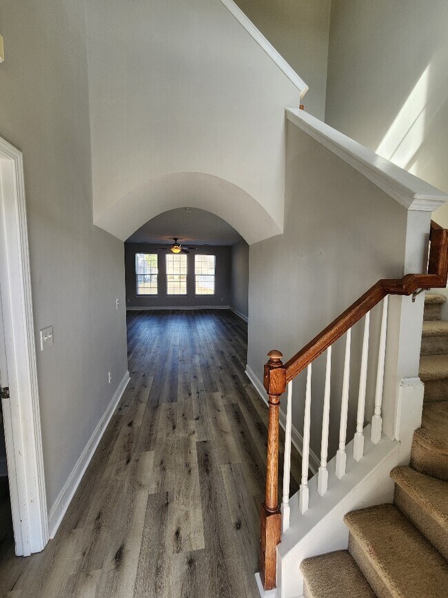 Foto del edificio - 422 Moss Pond Rd