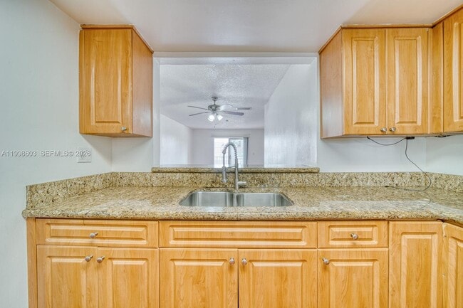 Foto del edificio - 840 SW 105th Ave