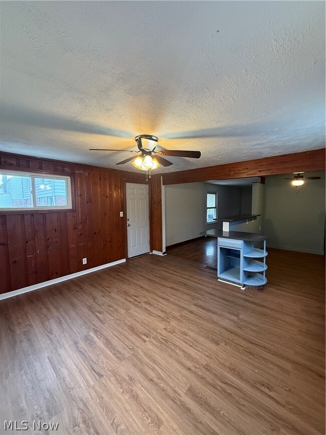 Foto del edificio - 1427 E 252nd St