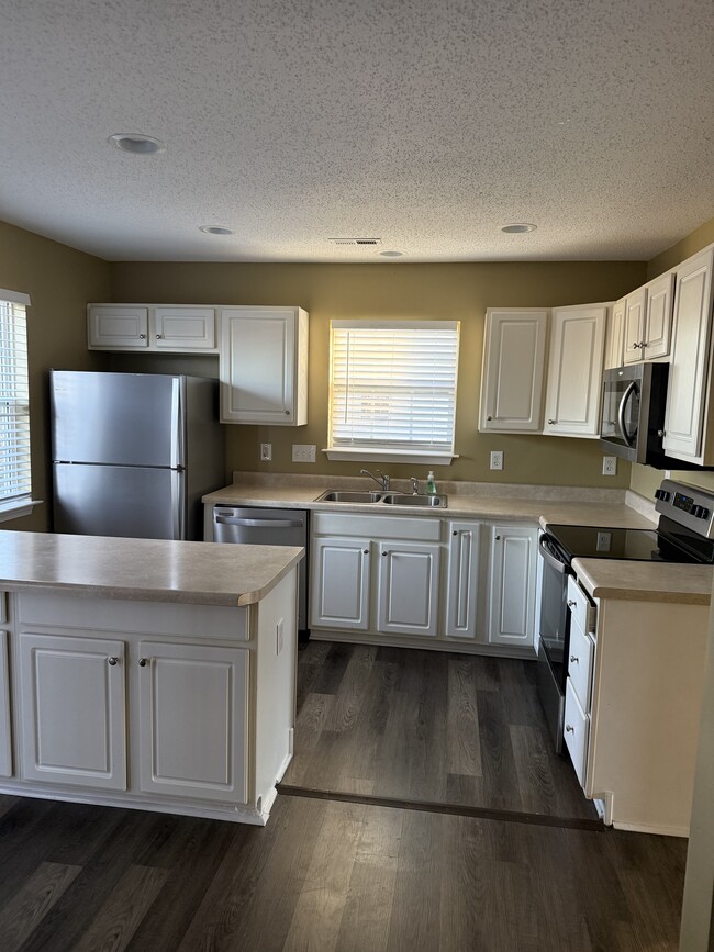 Building Photo - 1914 Ray Alexander Dr