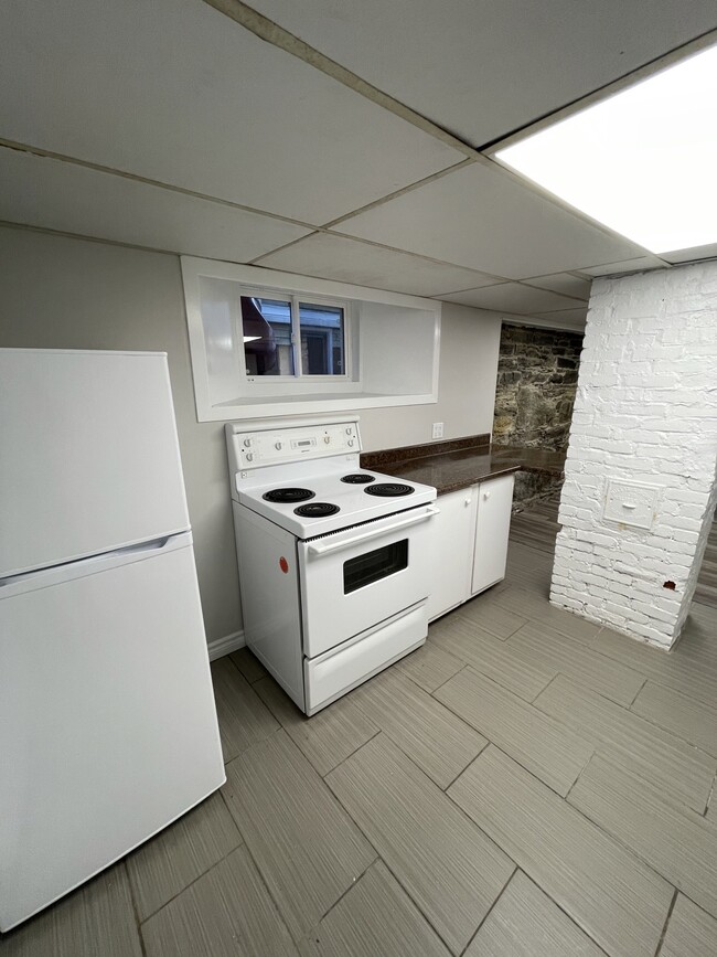 Building Photo - 1394 Edward St