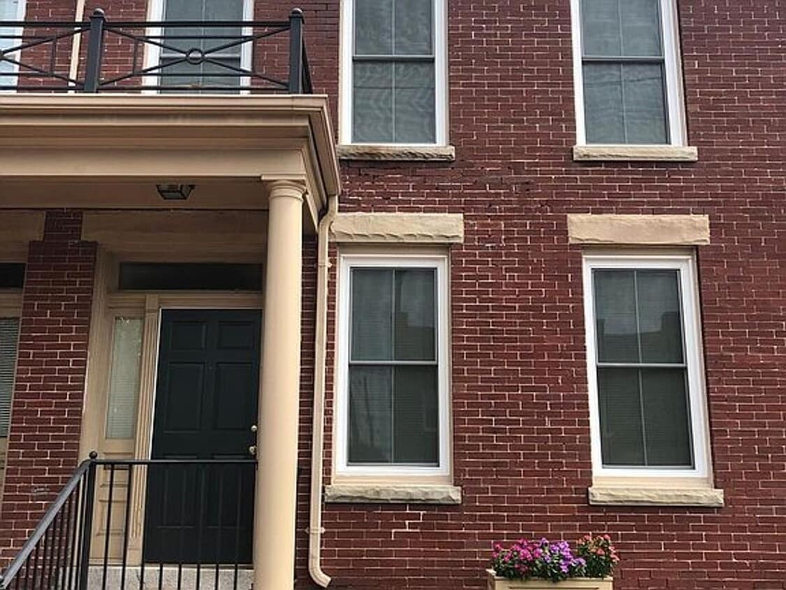 Primary Photo - Spacious 3-Bed 3-Bath on Cary St.