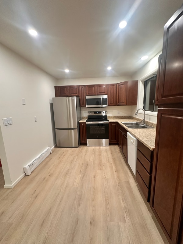 Building Photo - 105 E Peach St