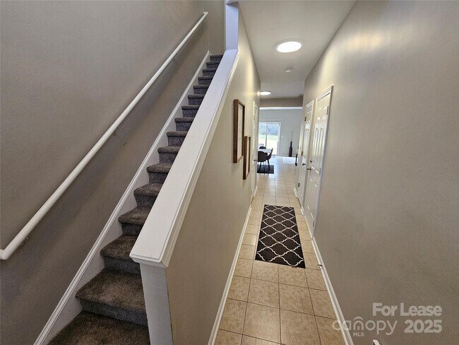 Building Photo - 3061 Hubbard Rd