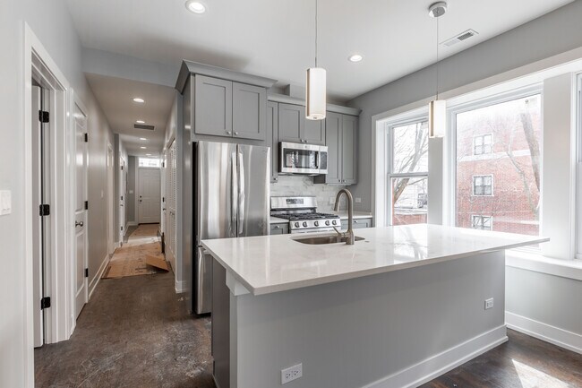 Foto del edificio - 3136 N Oakley Ave