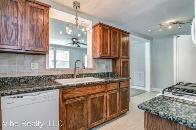 Building Photo - 3 br, 2 bath House - 1700 Stewart Place