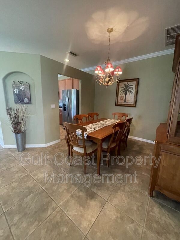 Building Photo - 13818 Village Creek Dr