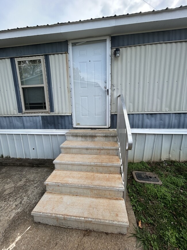Building Photo - 202 Zackary St
