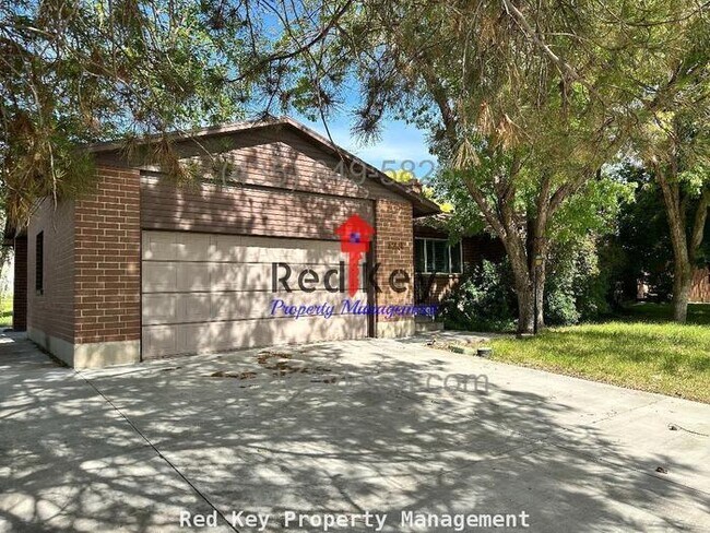 Foto del edificio - Country Club Dr. Single Family Home