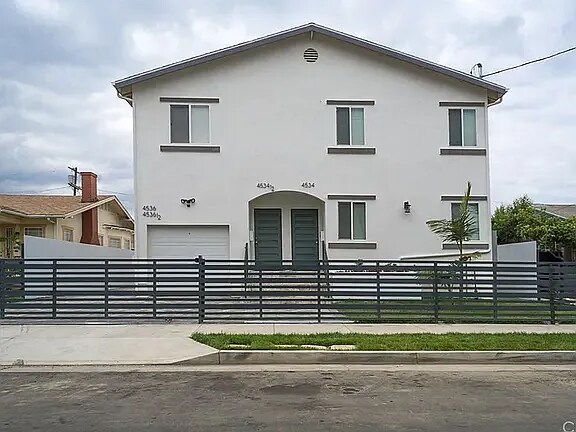 Foto principal - 4536 1/2 W 16th Pl