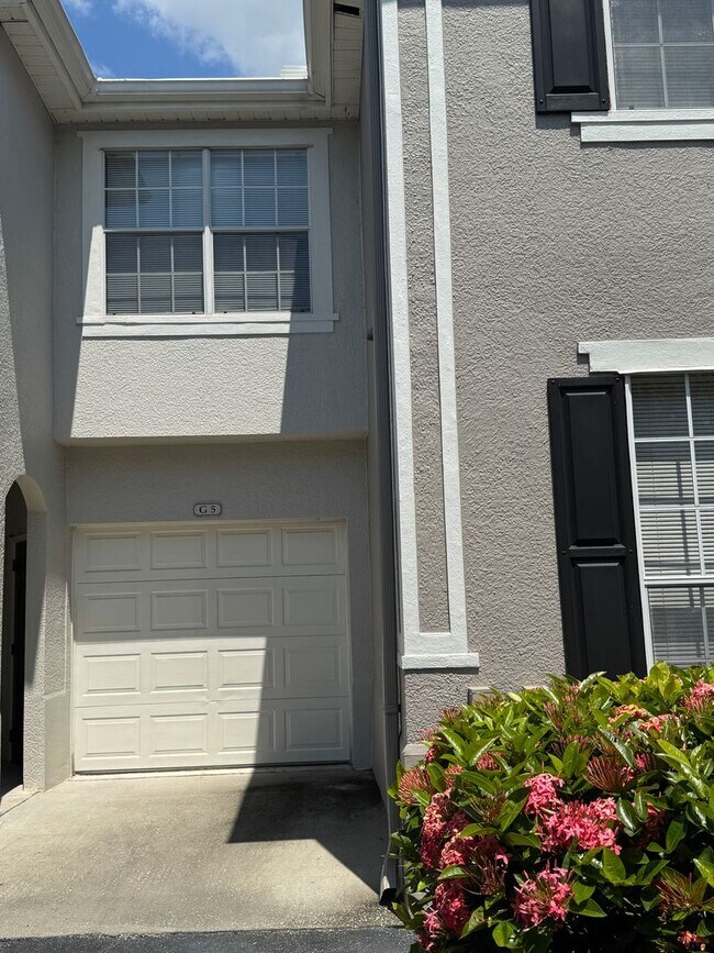 Foto del edificio - 9157 Lee Vista Blvd