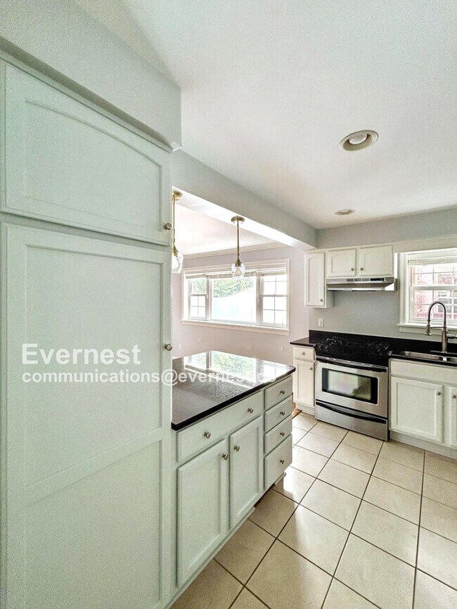 Foto del edificio - 4520 Grove Ave
