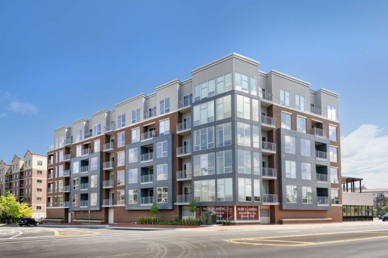 Foto principal - 22 W Northwest Hwy