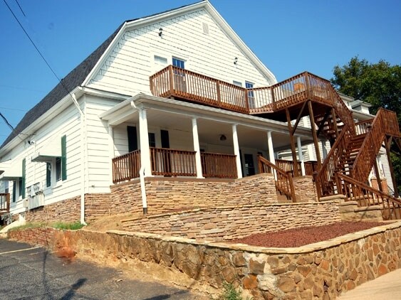 Primary Photo - 212 N Spring St