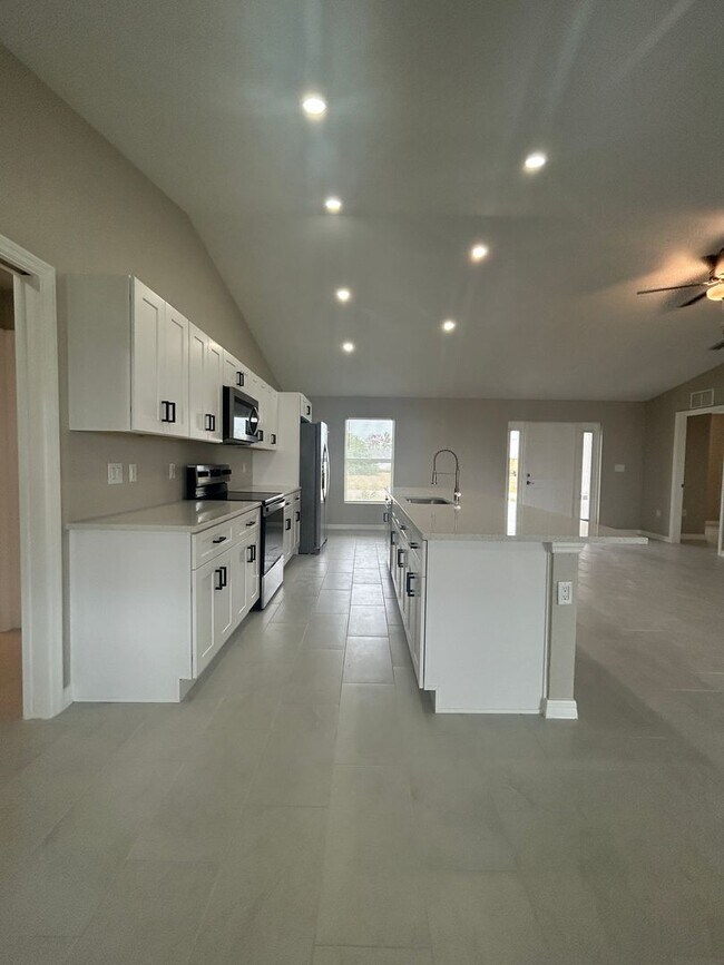 Foto del edificio - Your Dream Rental: Brand-New 4BR/3BA with Open Floor Plan