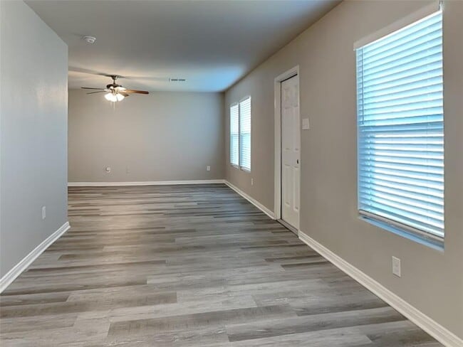 Building Photo - 10111 Cerritos dr