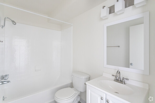 2HAB, 1BA - 898SF - Baño - North Park Apartments