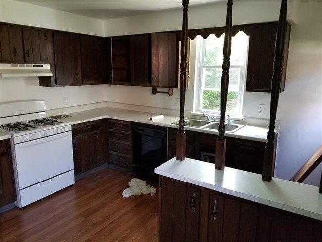 Building Photo - 3 br, 1 bath House - 817 Drey St.