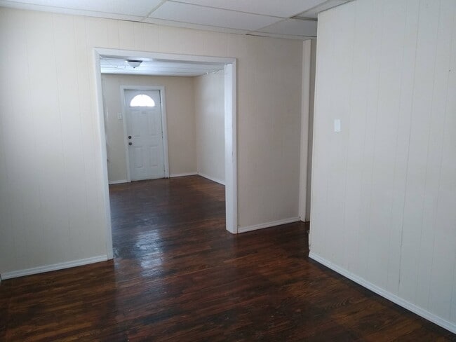 Building Photo - 618 Deacon St