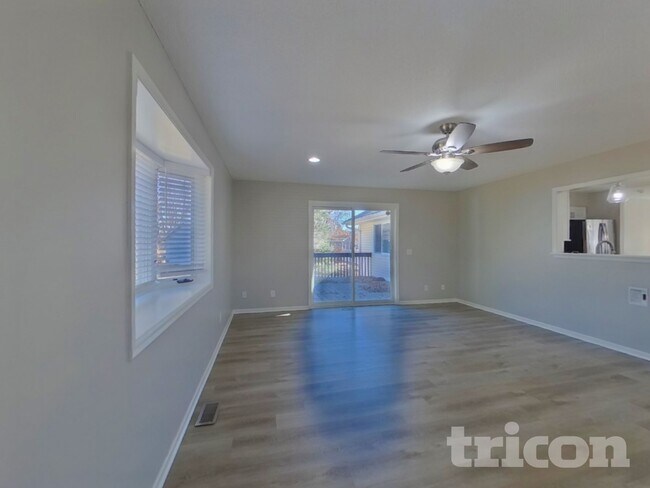 Foto del edificio - 6580 E Fish Lake Rd