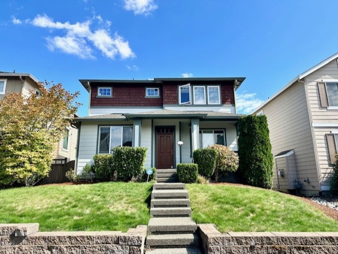 Primary Photo - Charming Woodside home with curb appeal fr...